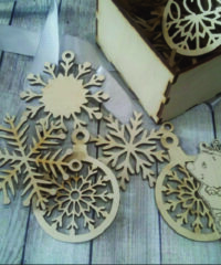 Wooden Box With Snowflake Toys 100x100x75mm