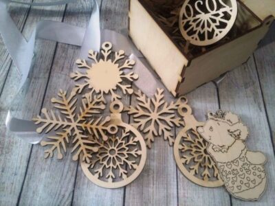 Wooden Box With Snowflake Toys