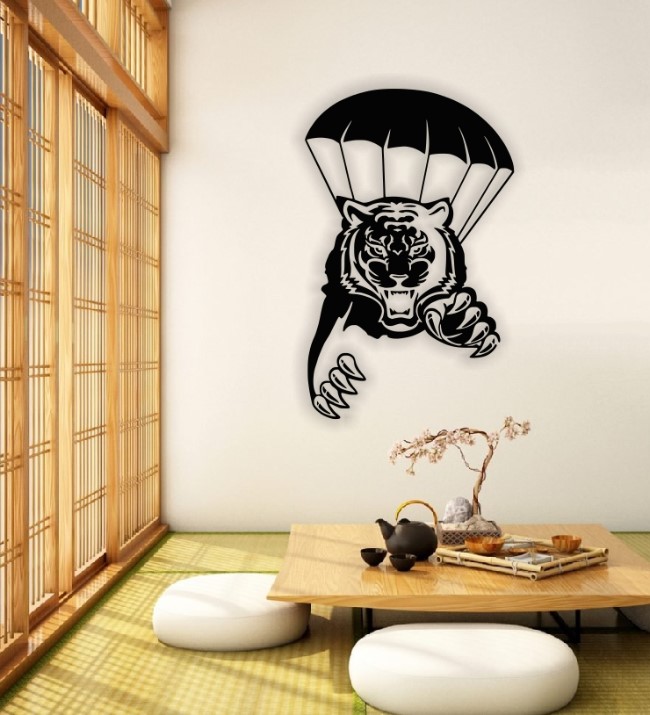 Panthera tigris with parachute