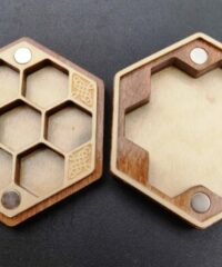 Magnetic dice box